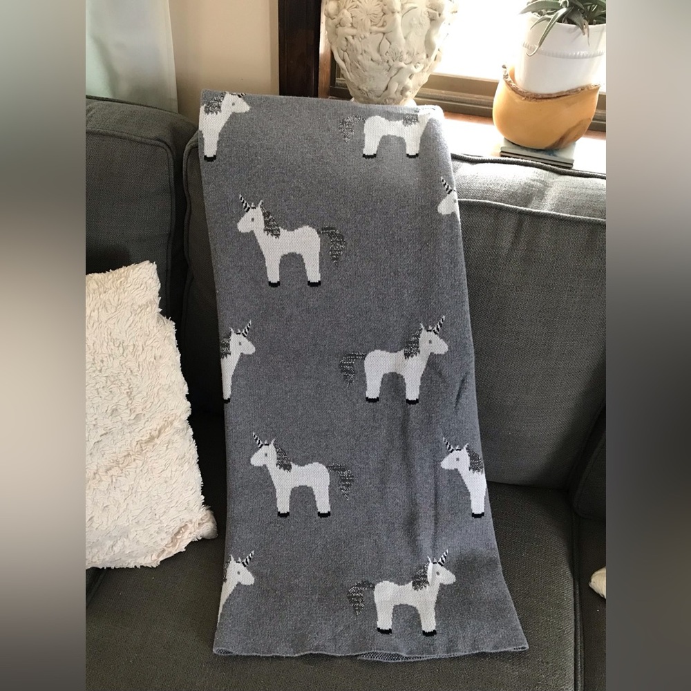 Queen West Trading Co Grey Metallic Silver Knit Unicorn Couch Throw Blanket